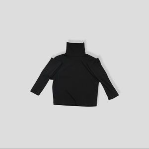 Long sleeve turtleneck.